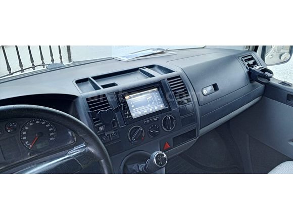 Yüksek tavan T5 Transporter kamp aracı.