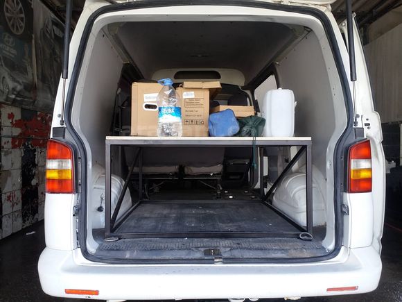 Yüksek tavan T5 Transporter kamp aracı.