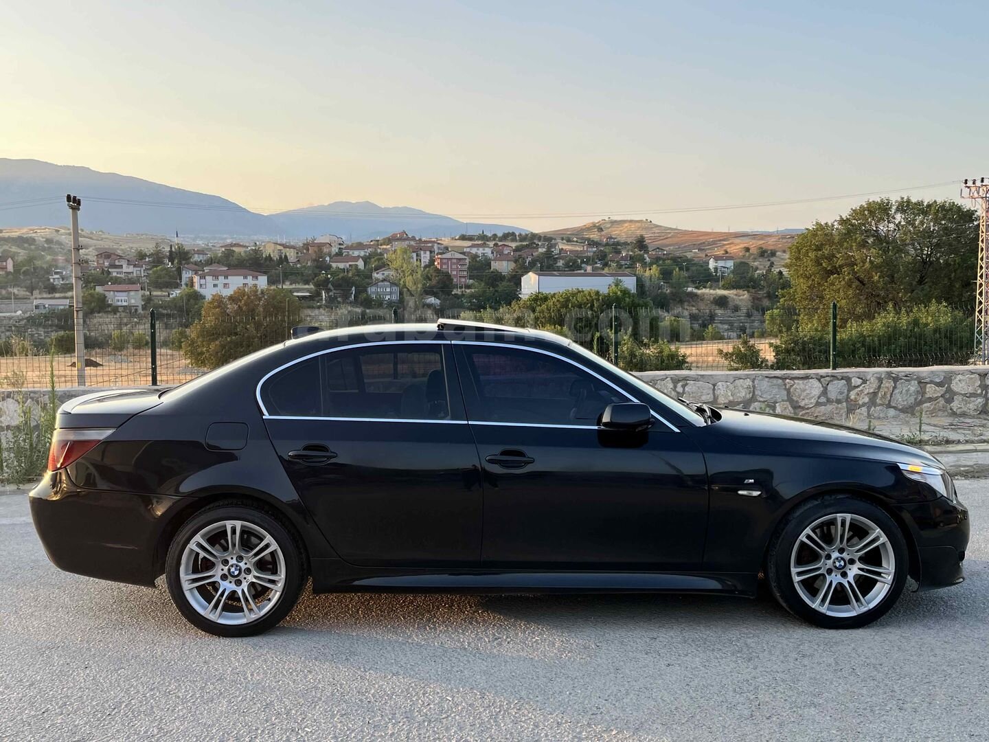 Galeriden BMW 5 Serisi 525i xDrive Standart 2006 Model Karabük 470.000 km Siyah 3
