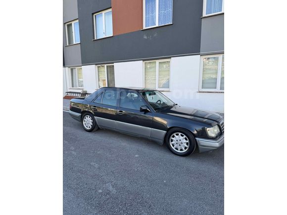 Sahibinden Mercedes - Benz E 200 1995 Model  395.500 km Siyah