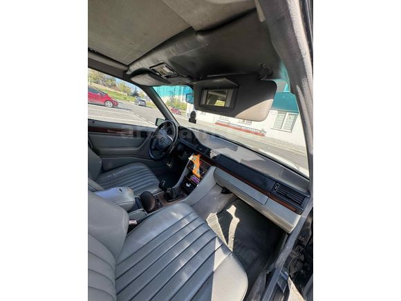 Sahibinden Mercedes - Benz E 200 1995 Model  395.500 km Siyah