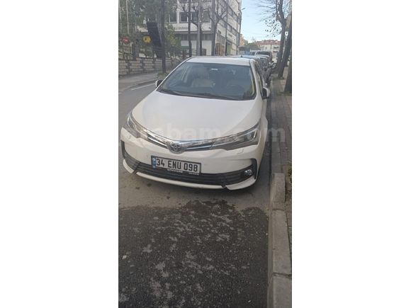 Sahibinden Toyota Corolla 1.4 D-4D Premium 50.Yıl 2017 Model  153.000 km Beyaz otomatik vites