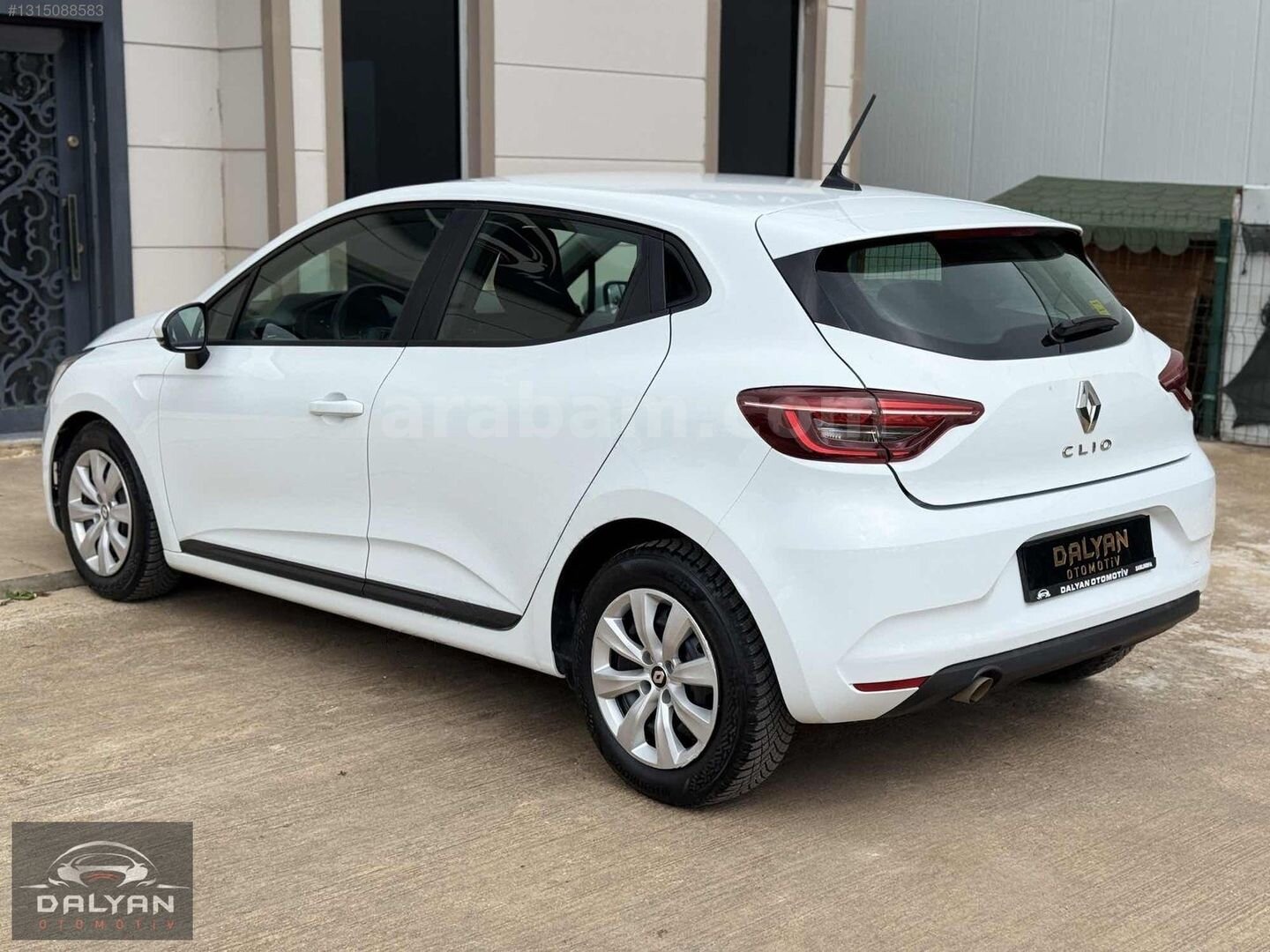 Galeriden Renault Clio 1.0 SCe Joy 2022 Model Şanlıurfa 169.000 km Beyaz 4