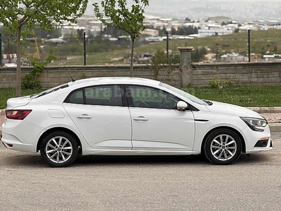 M-MECE AUTO/2017 MODEL/MEGANE4 TOUCH/2LOKAL