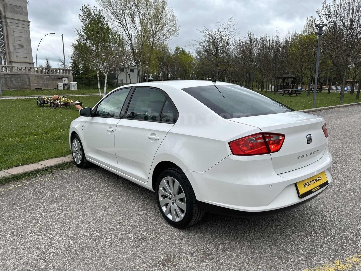 Galeriden Seat Toledo 1.6 TDI Style 2013 Model Ankara 237.800 km Beyaz 4