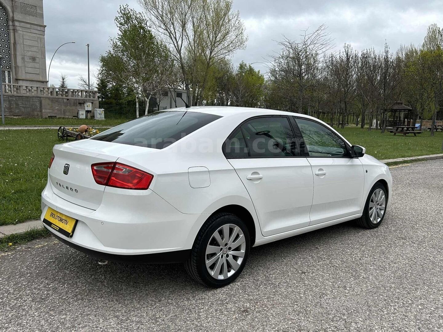 Galeriden Seat Toledo 1.6 TDI Style 2013 Model Ankara 237.800 km Beyaz 3