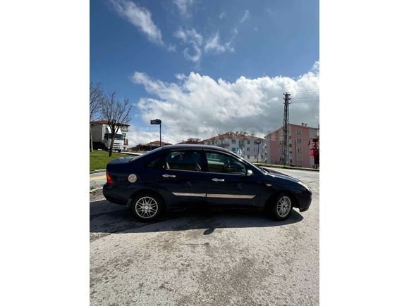 Sahibinden Ford Focus 1.6 Ghia 2001 Model 