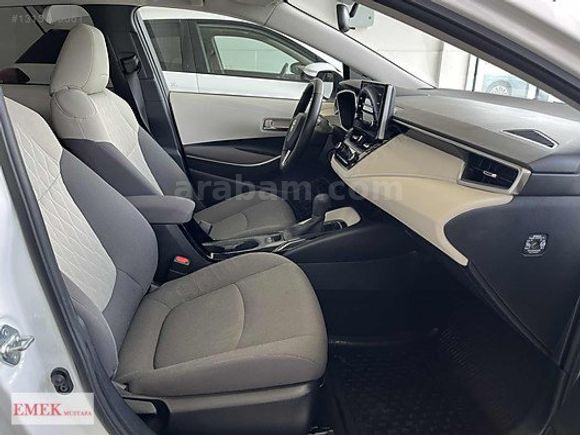 EMEK MUSTAFA 2021 COROLLA 1.5 VİSİON OTOMATİK 32 BİN KM BOYASIZ