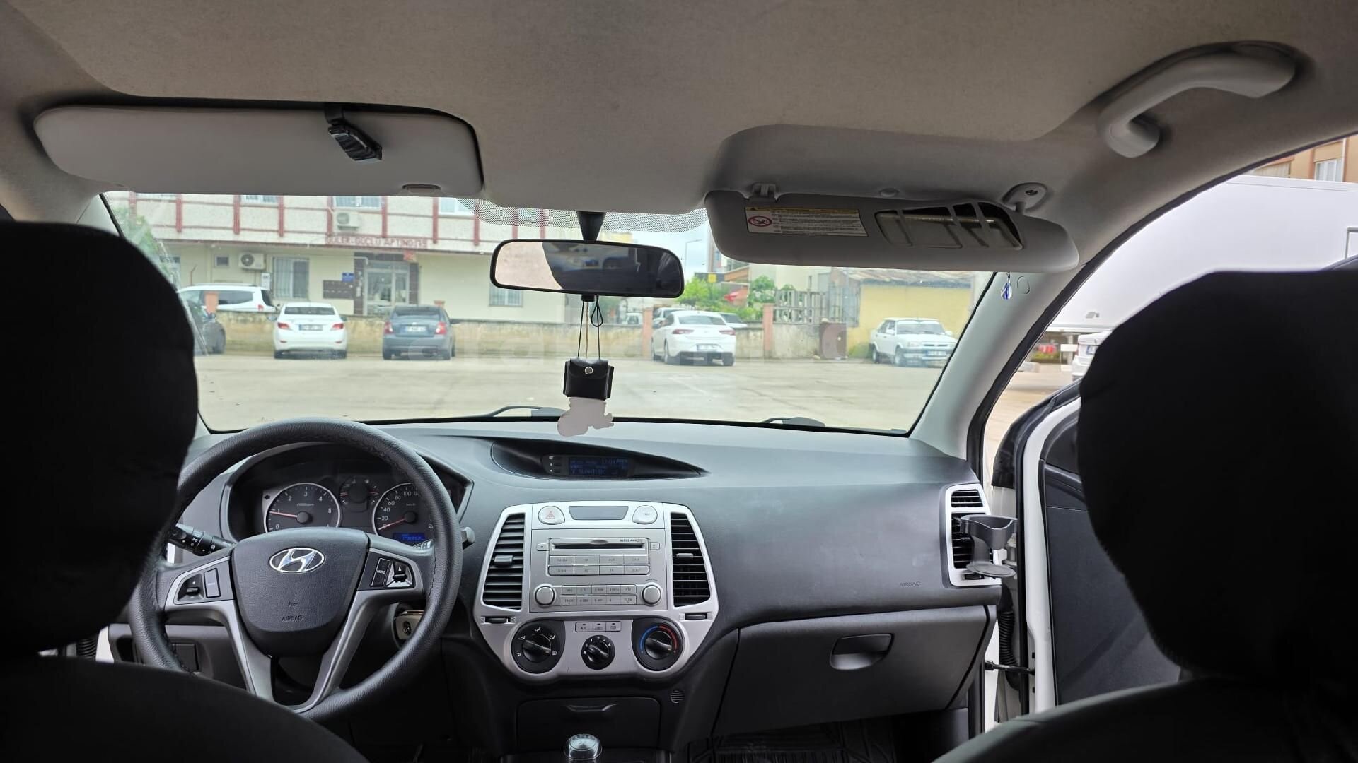 Sahibinden Hyundai i20 1.4 CRDi Team 2012 Model Antalya 180.000 km Beyaz 2