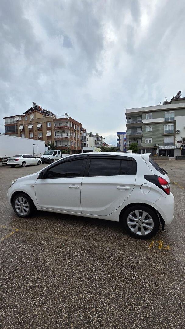 Sahibinden Hyundai i20 1.4 CRDi Team 2012 Model Antalya 180.000 km Beyaz 5