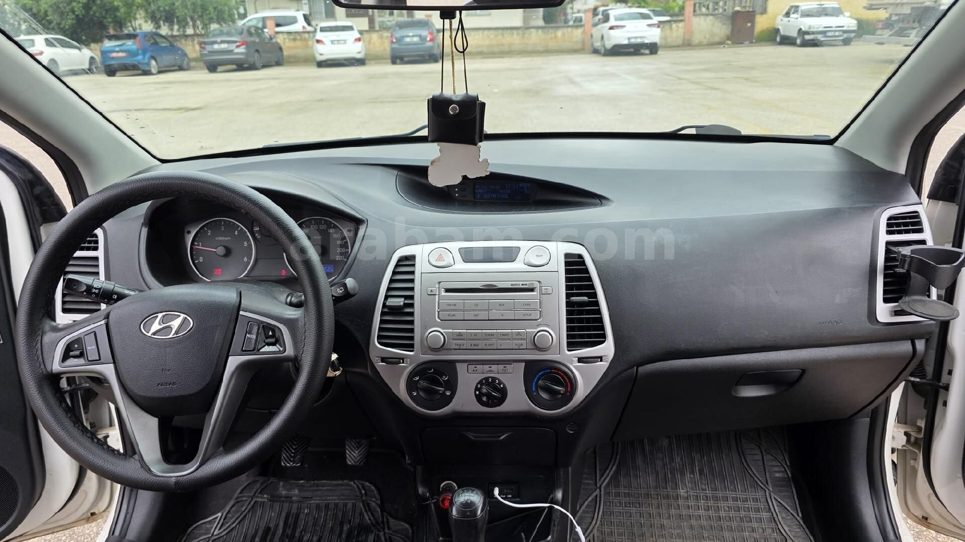 Sahibinden Hyundai i20 1.4 CRDi Team 2012 Model Antalya 180.000 km Beyaz 1