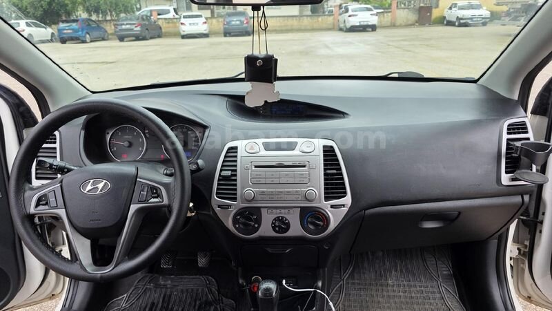 Sahibinden Hyundai i20 1.4 CRDi Team 2012 Model Antalya 180.000 km Beyaz