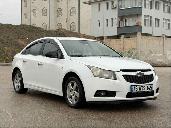 Sahibinden Chevrolet Cruze 1.6 LS 2011 Model  306.000 km Beyaz