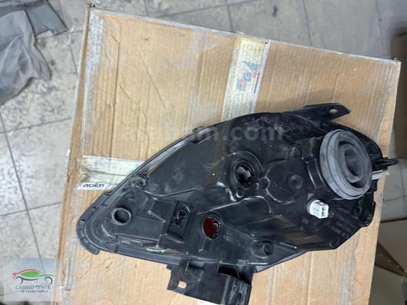 RENAULT Kango, Far SAĞ 2003-2008 Arası Sarı Sinyalli 7701069077
