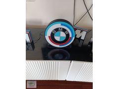 Bmw 50 yıl masaüstü veya duvar lambası.