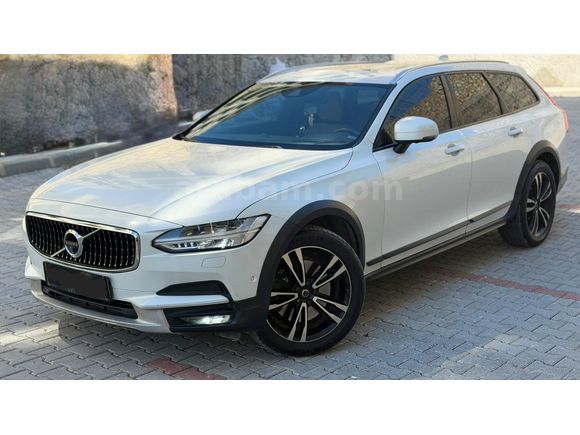 Sahibinden hatasız boyasiz  degişensiz tramersiz  Volvo V90 Cross Country 2.0 D D5 Pro 2017 Model