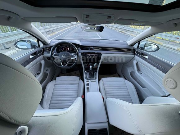 2022 PASSAT ELEGANCE CAM TAVANLI-DEĞİŞENSİZ-YETKİLİ SERVİS BAKIM