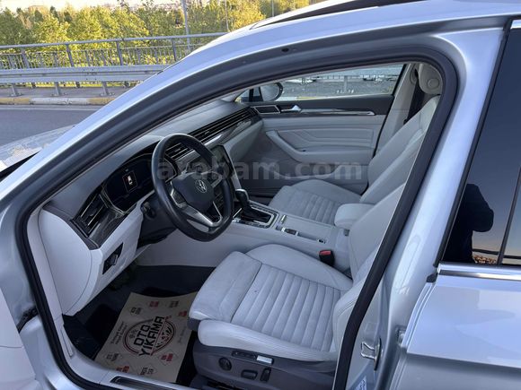 2022 PASSAT ELEGANCE CAM TAVANLI-DEĞİŞENSİZ-YETKİLİ SERVİS BAKIM