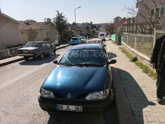 Sahibinden Renault Megane 1.6 Expression 1999 Model  300.000 km Mavi