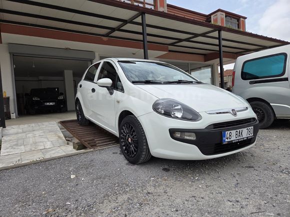 Galeriden Fiat Punto EVO 1.4 Dynamic 2011 Model Muğla