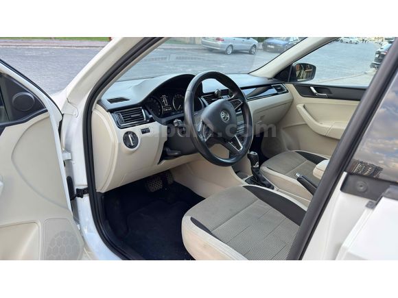 Cam tavan Skoda Rapid 1.6 TDI Spaceback Elegance 