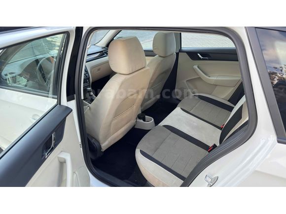 Cam tavan Skoda Rapid 1.6 TDI Spaceback Elegance 