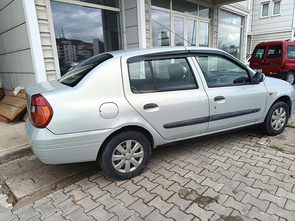 Galeriden Renault Clio 1.4 RNA 2001 Model Samsun