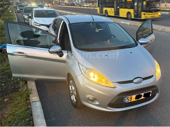 Sahibinden Ford Fiesta 1.6 TDCi Titanium 2010 Model  160.400 km Gri (Gümüş)