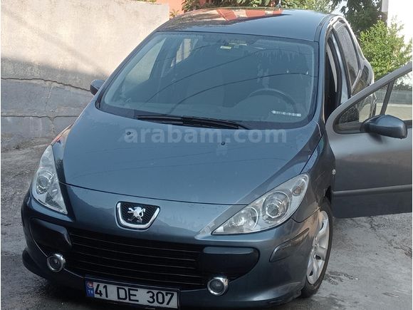 Peugeot 307 1.4 ARACIN 9 YILLIK SAHİBİYİM HATASIZ PLAKASI İSMİMİZE ÖZEL STEPNESİ HİÇ KULLANILMADI DEĞİŞEN HASAR KAYDI SÖZ KONUSU DEĞİL HATASIZ GARAJD