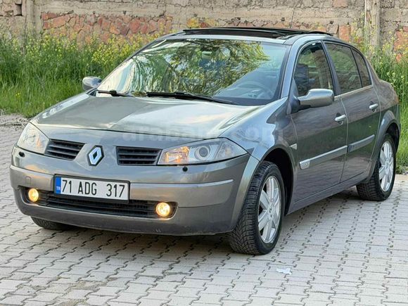 DEĞİŞENSİZ CAM TAVANLI 1.6 Dynamique 2004 Model