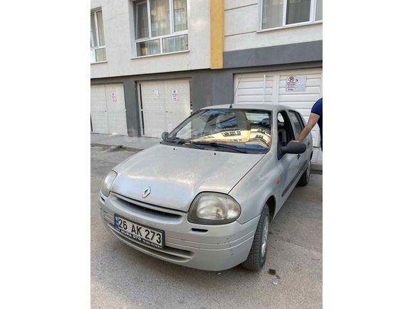 Sahibinden Renault Clio 1.4 RNA 2001 Model  283.000 km Gri (Gümüş)