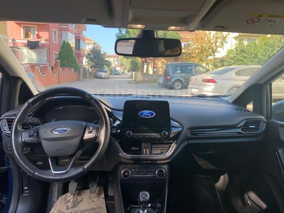 Öğretmenden Ford Fiesta 1.5 TDCi Titanium 2018 Model  124.000 km Lacivert