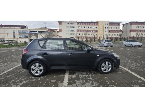 Sahibinden Kia Ceed 1.6 CRDi Concept 2011 Model
