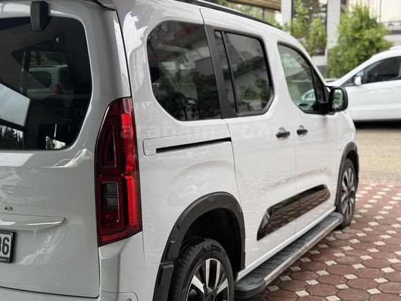 ÖZEL FULL AKSESUAR 2025 OPEL COMBO 1.5 D ULTIMATE OTO K.K 12 TAK