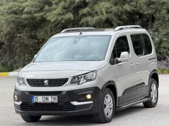 Öztürk Motors 2020 Cam Tavanlı Ceki Demirli Peugeot Rifter