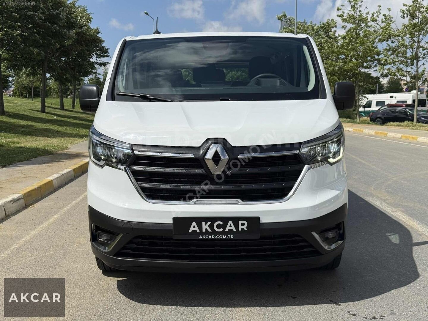 Galeriden Renault Trafic 2.0 DCI Grand Confort 2024 Model İstanbul 32.000 km Beyaz 3