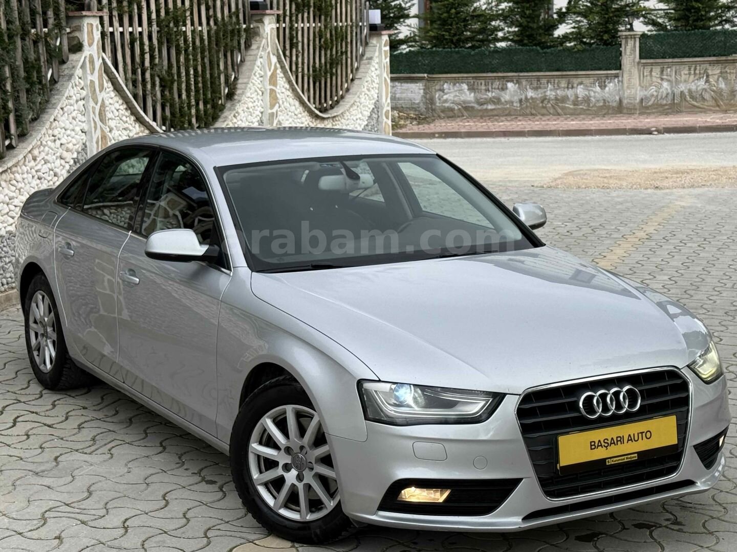 Galeriden Audi A4 Sedan 2.0 TDI 2012 Model Konya 420.000 km Gri (Gümüş) 3