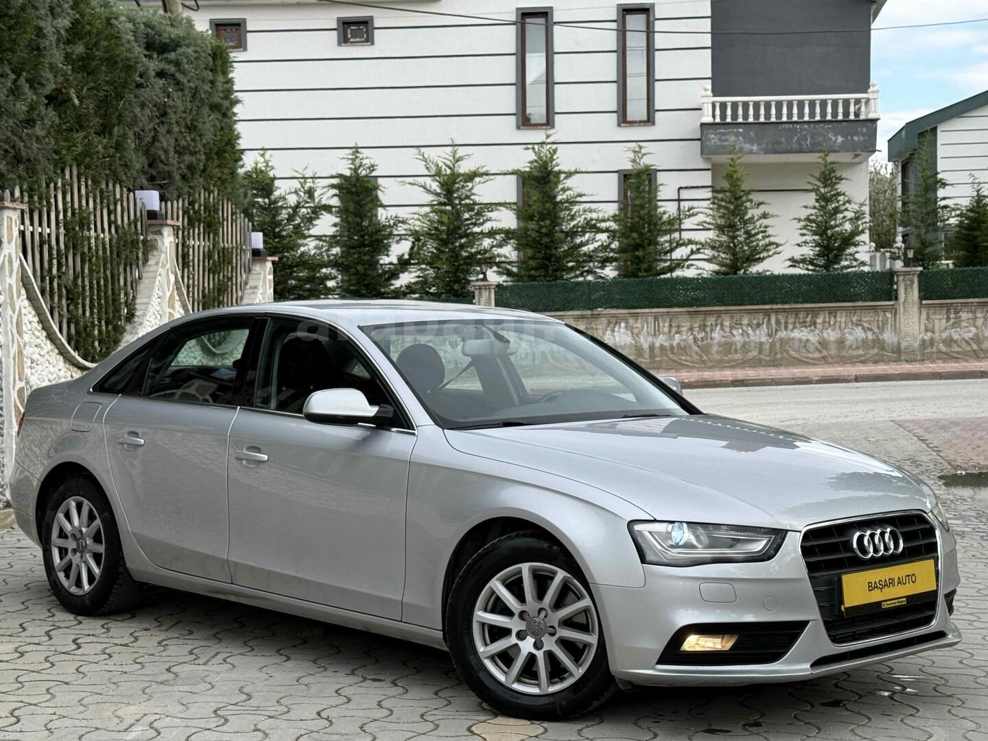 Galeriden Audi A4 Sedan 2.0 TDI 2012 Model Konya 420.000 km Gri (Gümüş) 1