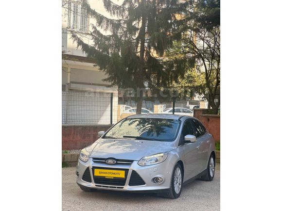 İLK SAHIBINDEN KM ORJINAL 215 BİNDE 