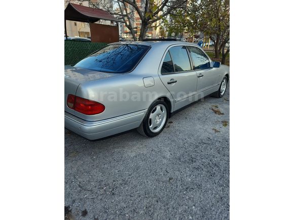 Değisensiz - 360000km-Mavi salon- E 200 Avantgarde 1998 Model