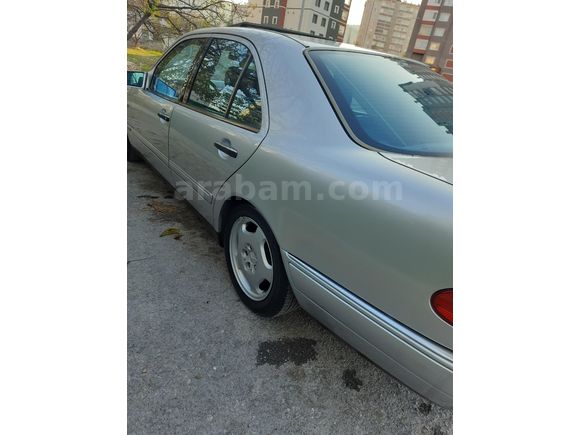 Değisensiz - 360000km-Mavi salon- E 200 Avantgarde 1998 Model