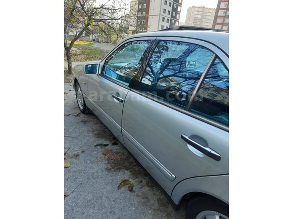 Değisensiz - 360000km-Mavi salon- E 200 Avantgarde 1998 Model