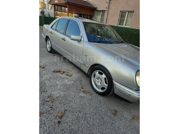 Değisensiz - 360000km-Mavi salon- E 200 Avantgarde 1998 Model