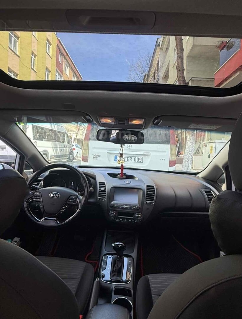 Sahibinden Kia Cerato 1.6 CRDi Concept Plus 2017 Model İstanbul 133.000 km Beyaz 4
