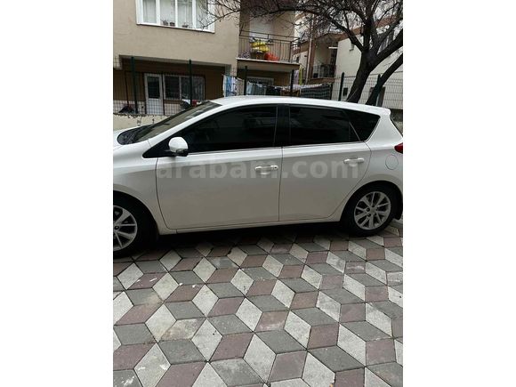 Sahibinden Toyota Auris 1.4 D-4D Active 2014 Model 