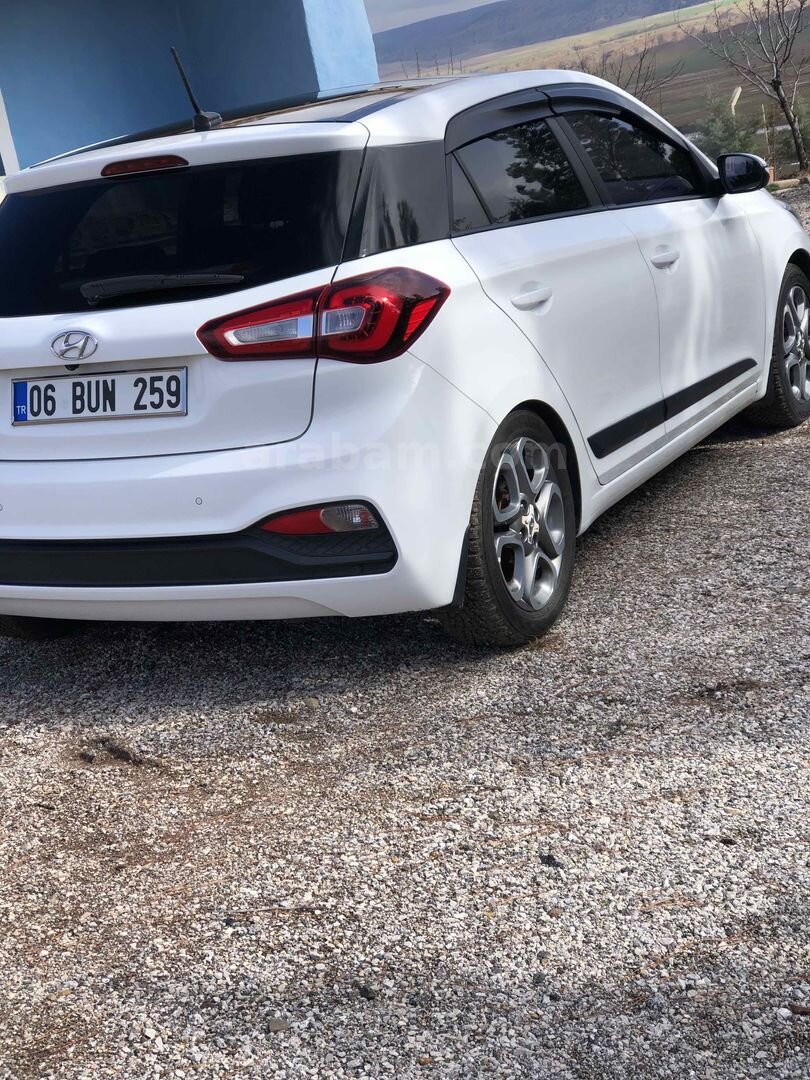 Sahibinden Hyundai i20 1.4 MPI Elite Smart 2018 Model Ankara 107.000 km Beyaz 2