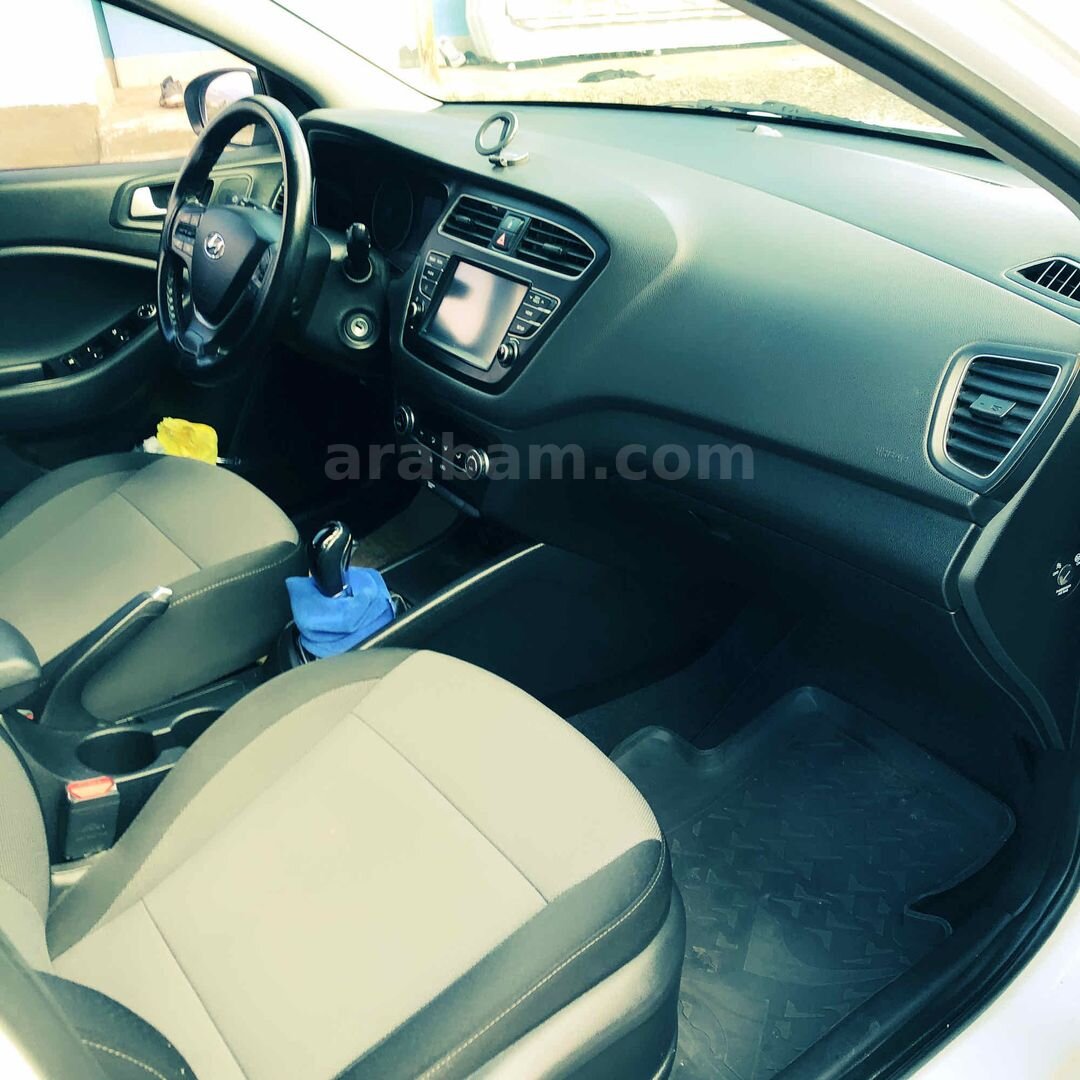 Sahibinden Hyundai i20 1.4 MPI Elite Smart 2018 Model Ankara 107.000 km Beyaz 5