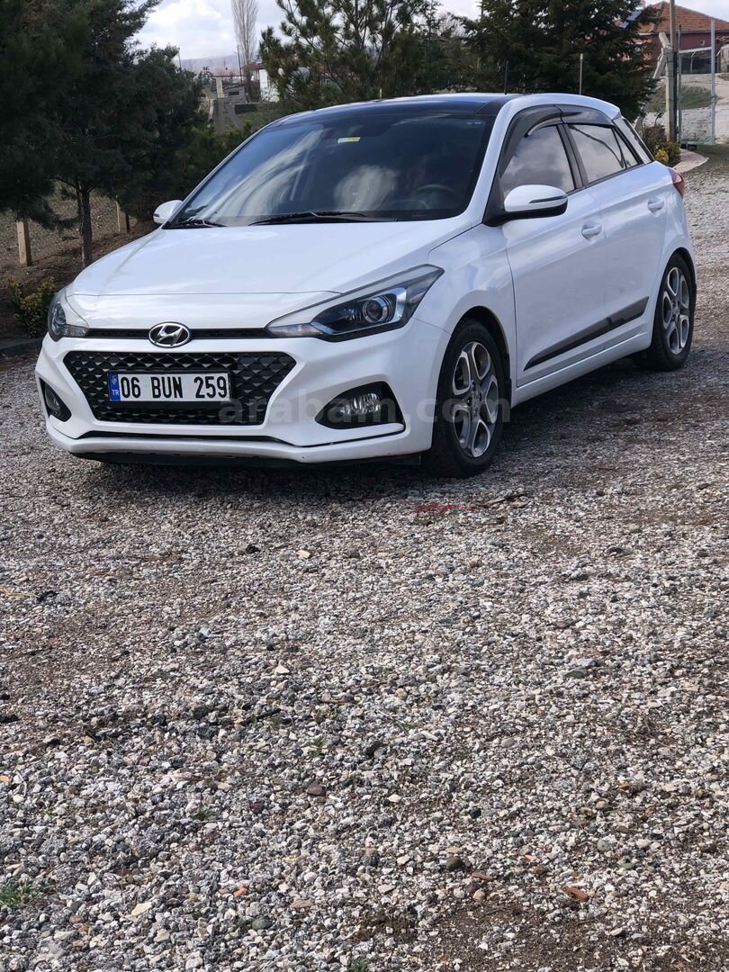 Sahibinden Hyundai i20 1.4 MPI Elite Smart 2018 Model Ankara 107.000 km Beyaz 6