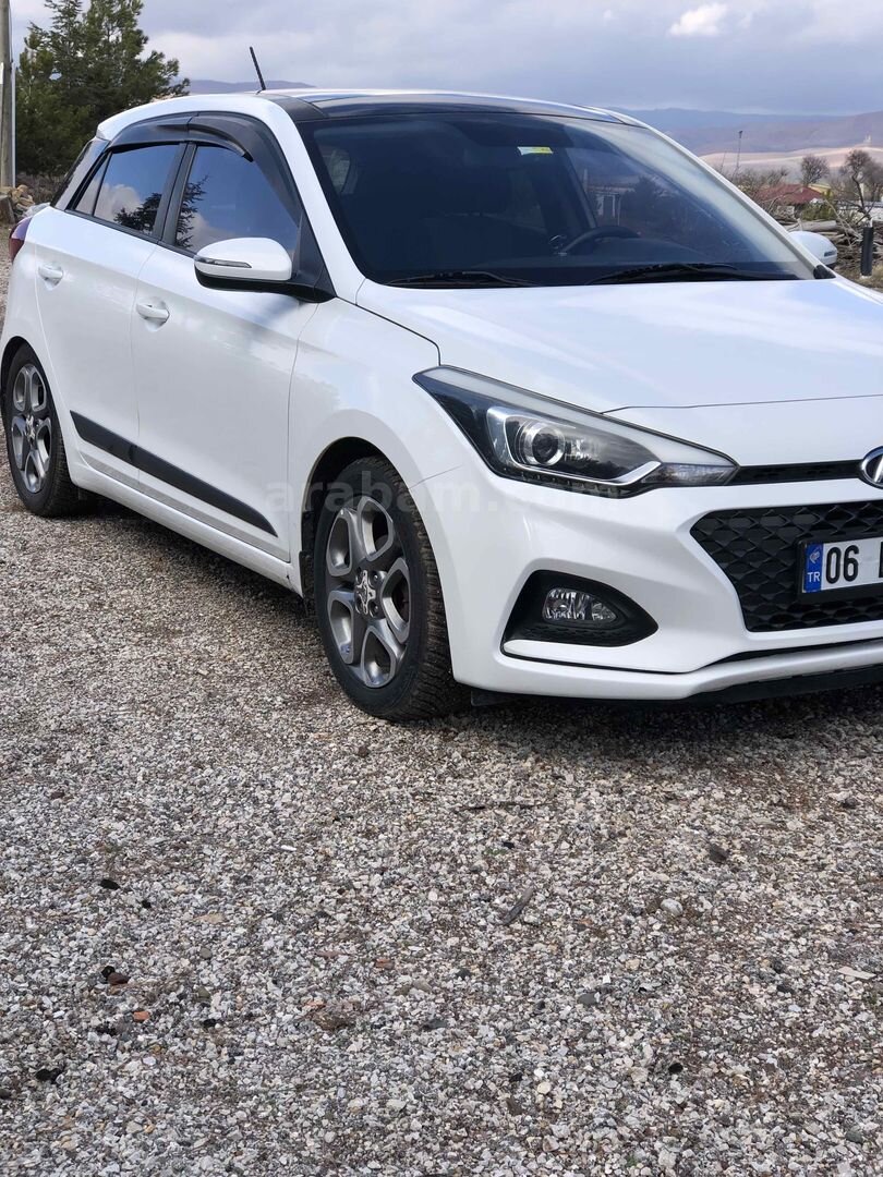 Sahibinden Hyundai i20 1.4 MPI Elite Smart 2018 Model Ankara 107.000 km Beyaz 4