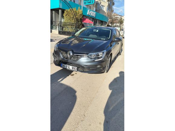 Sahibinden Renault Megane 1.3 TCe Joy Comfort 2024 Model  81.000 km Füme